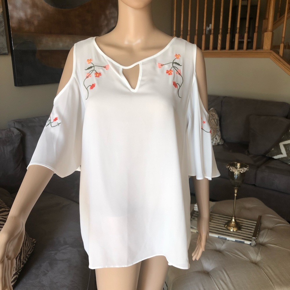 Cold shoulder top with embroidered Floral print